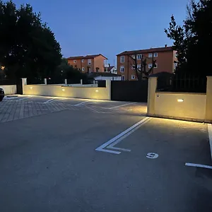  Apartment Igor