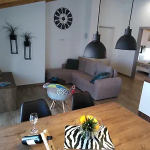  Apartment Ellmar